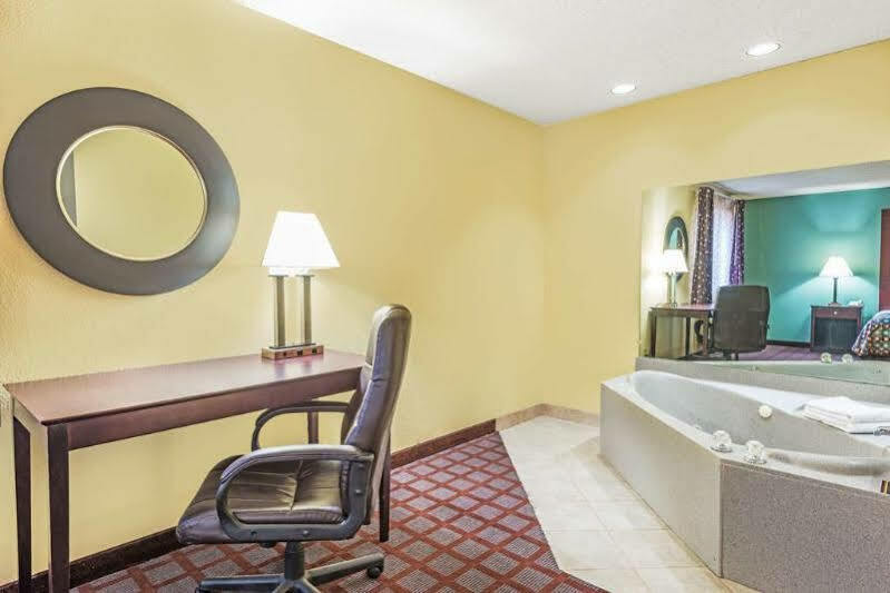 ชัวร์สเตย์ พลัส โฮเทล บาย เบสต์ เวสเทิร์น เคอร์นีย์ Hotel Kearney ภายนอก รูปภาพ